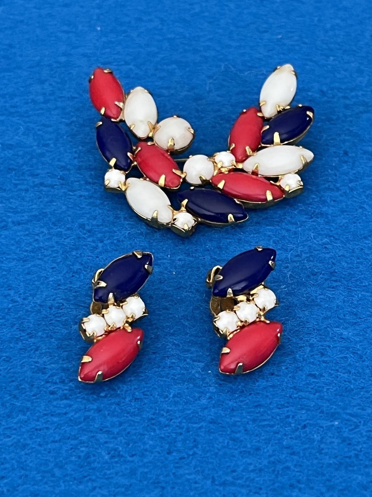 Stunning Vintage Goldtone Red White Blue Rhinestone Parure Americana