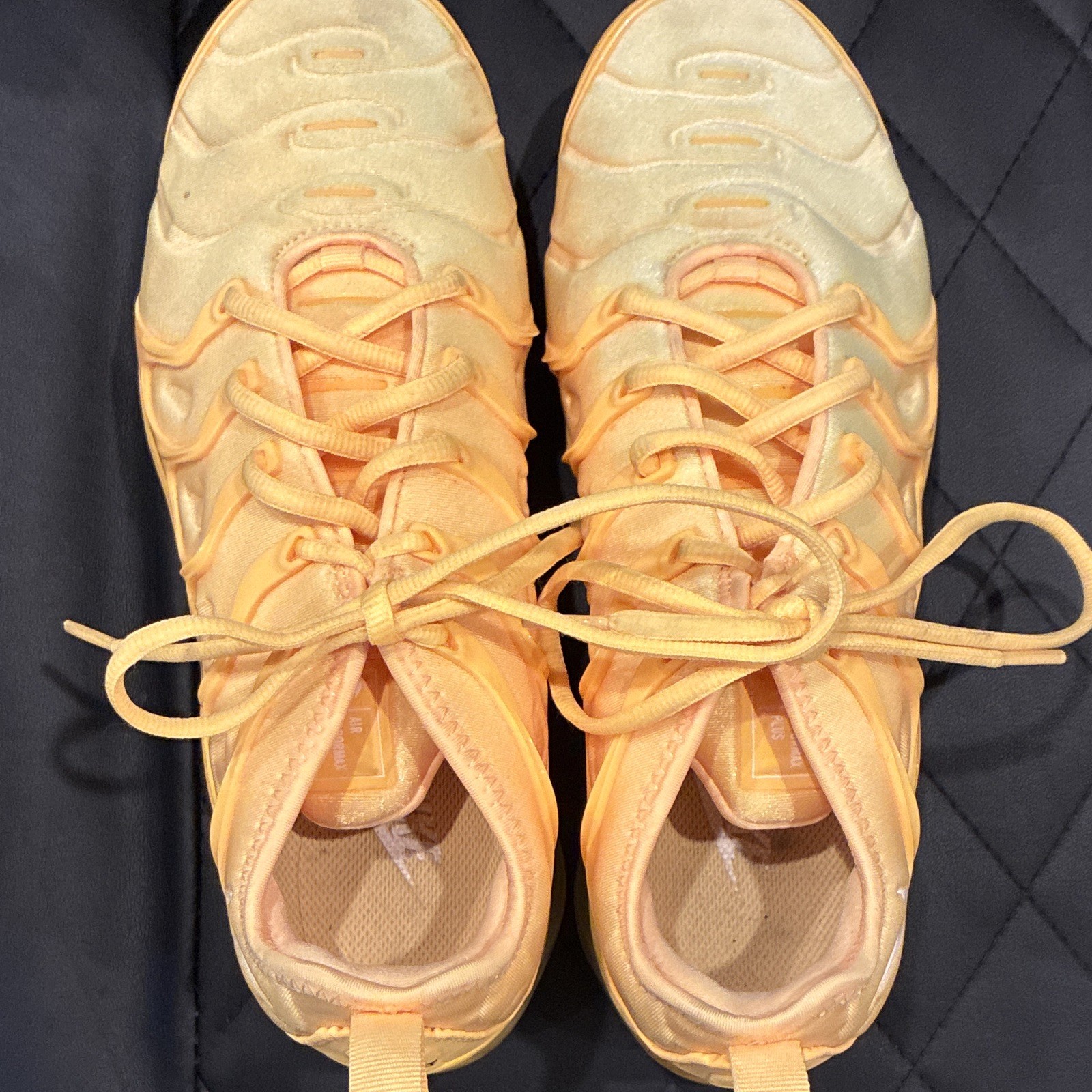 Nike Air VaporMax Plus Orange Low Top Lace-Up Unisex Athletic Sneakers Woman’s