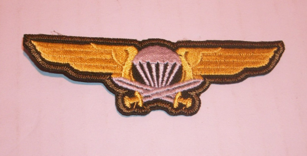 FINLAND ARMY PARACHUTIST 1st CLASS JUMP WINGS WHITE & GOLD PATCH
