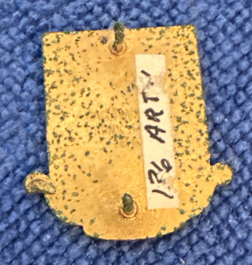 US ARMY 136th Field Artillery Bn. DUI, PIN D18