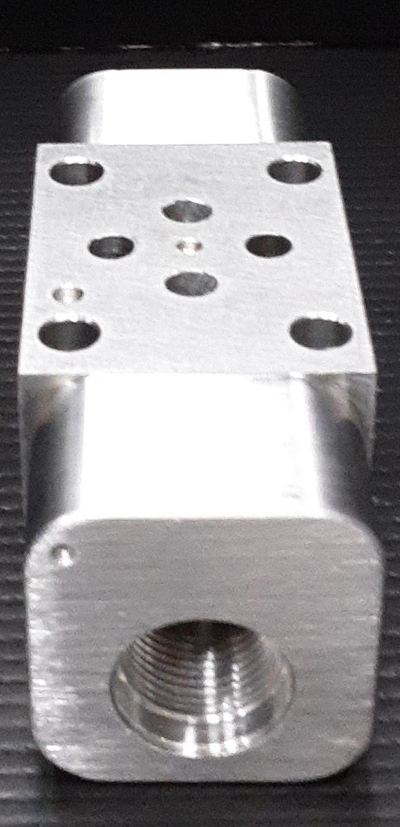 Z-5389 / Sun Hydraulics Sandwich Manifold FBX