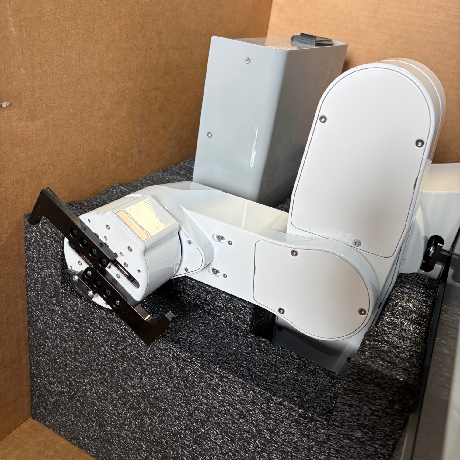 Peak Robotics KX-2 1000mm Collaborative Laboratory Robot with Linear Rail 1000m