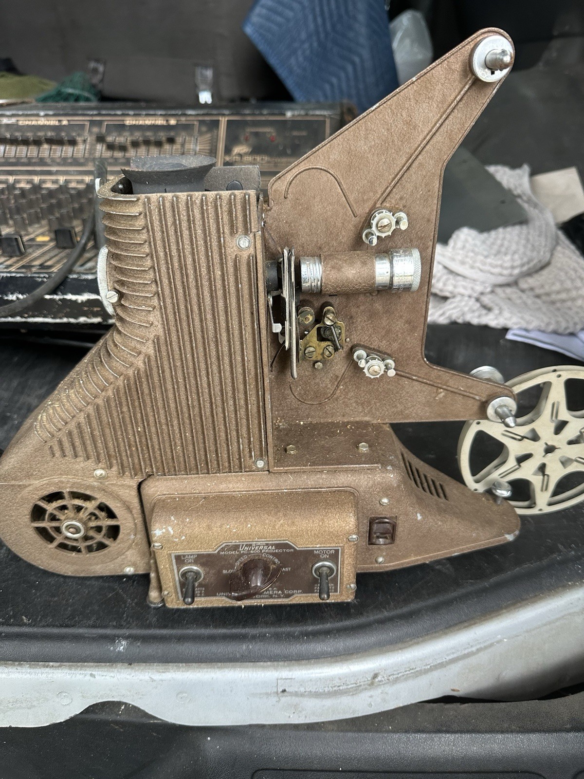 Universal Model PC-500 8mm Film Variable Speed Movie Projector Untested