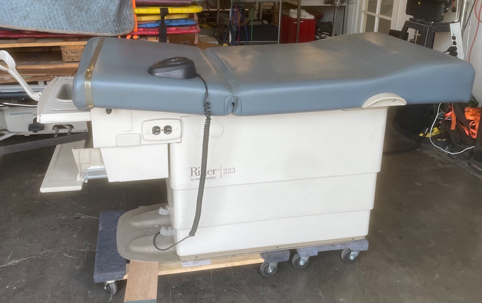 Ritter 223 power exam table