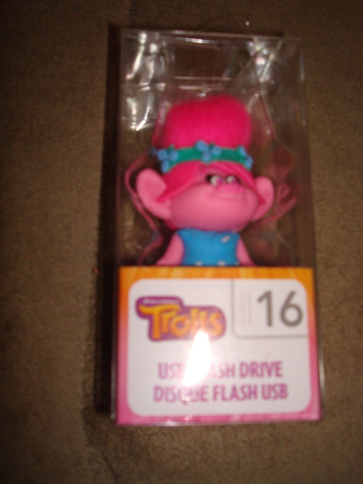 TROLLS 16 GB USB FLASH DRIVE