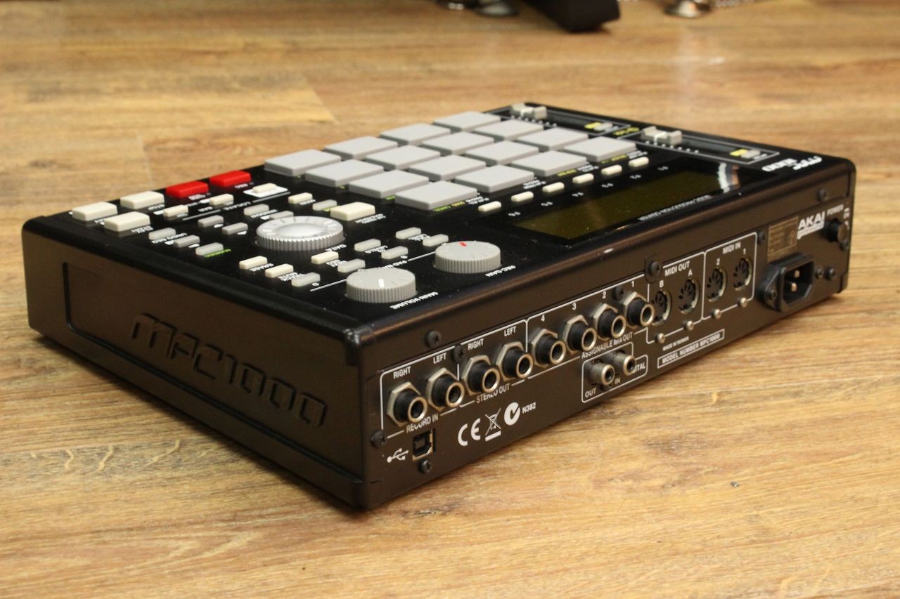 AKAI MPC1000 Black 128MB Sampler Sequencer Drum Machine w/ Manual & CF Tested
