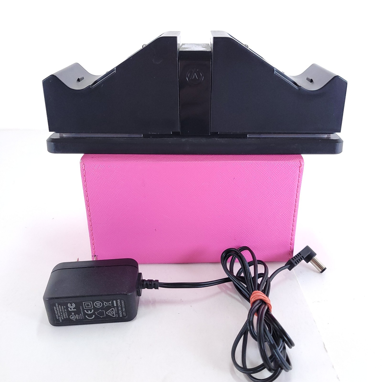 Xbox One PowerA Charging Controller Station CPFA114326-02 w/2 Controllers