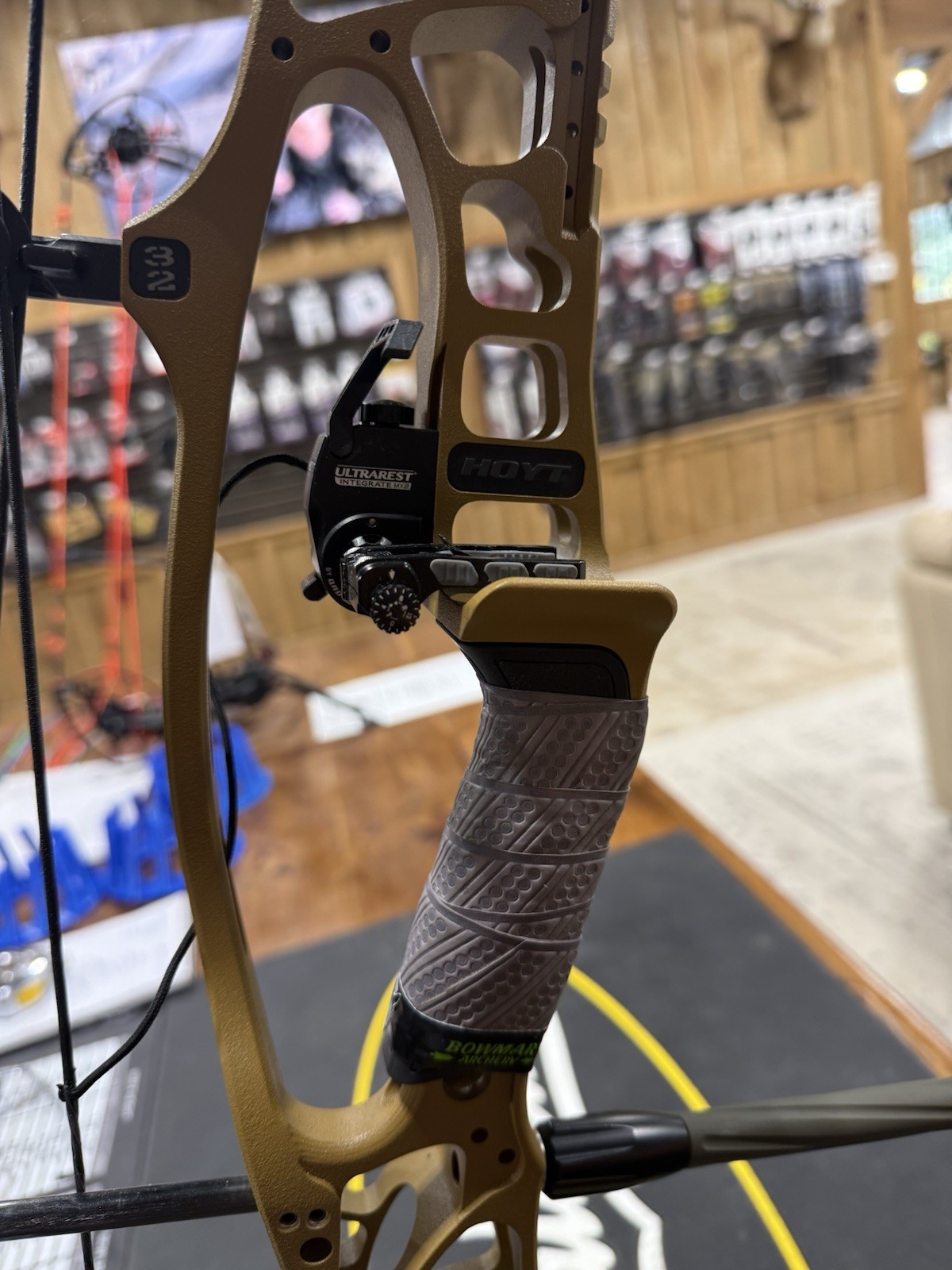 Hoyt AX2 32