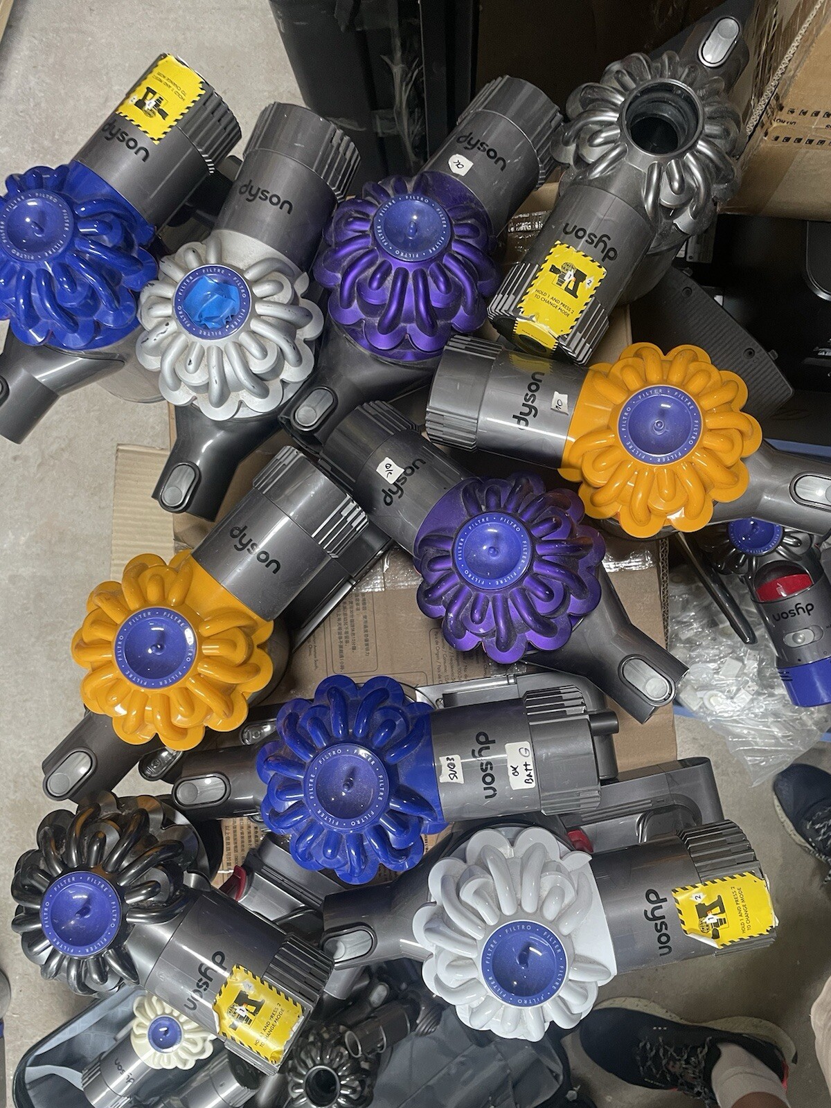 Dyson V7 Cord Free White Vacuum Cleaner- MainBody Only
