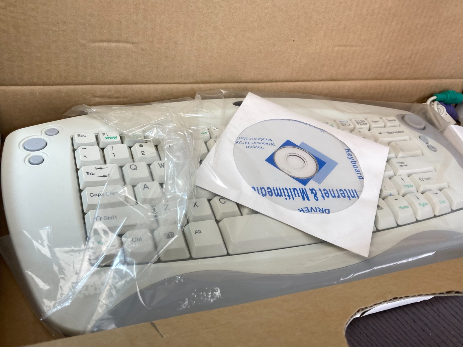 Chicony Electronics Keyboard KB-0005 BEI Wireless Infra-Red Vintage Computer