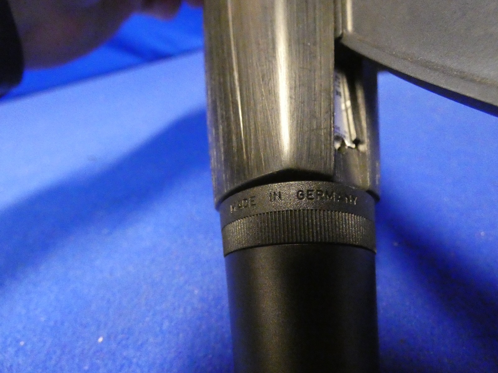 Sennheiser MD 421-II Cardioid Dynamic Microphone w/Sennheiser Case w/Foam