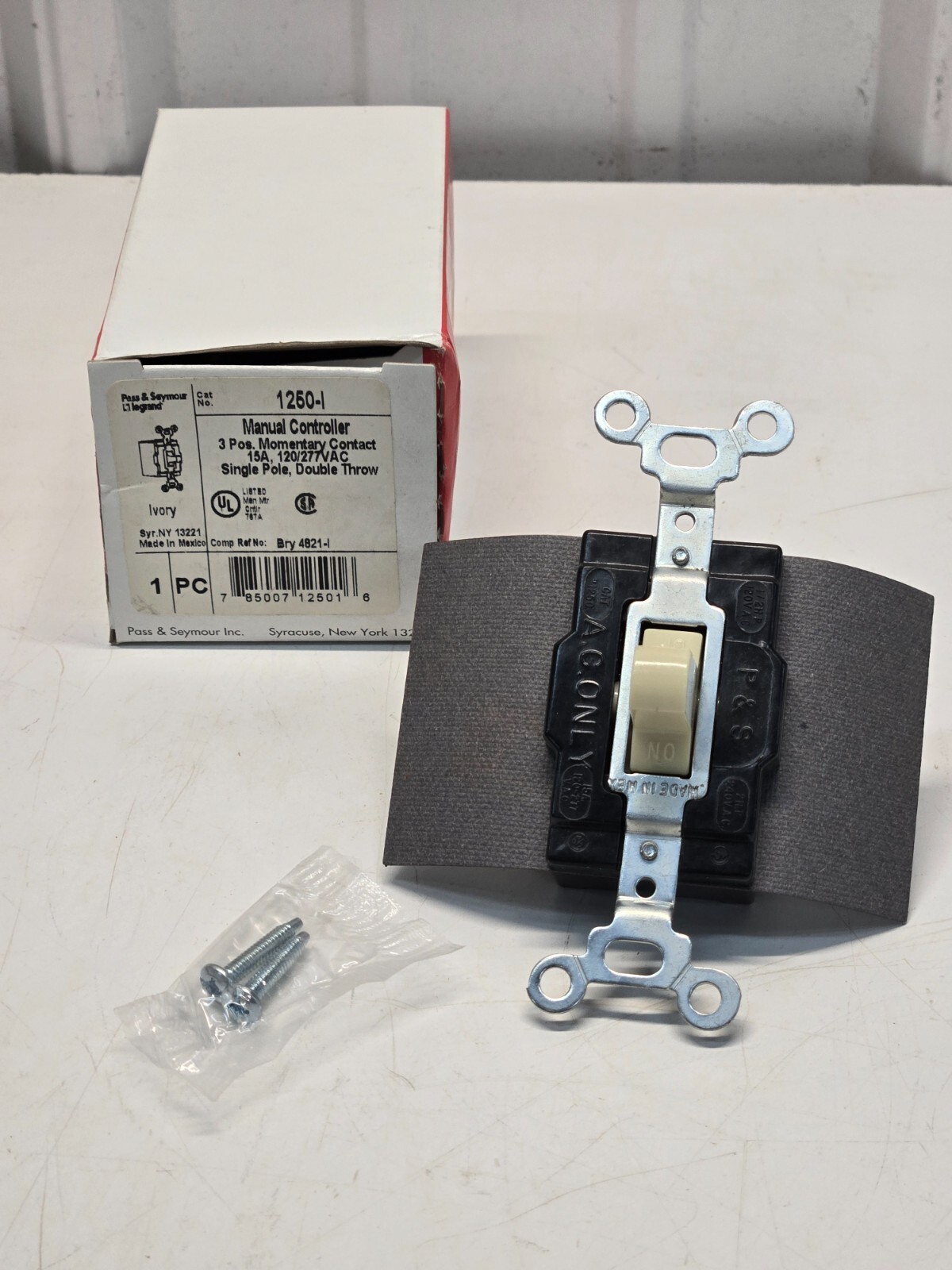 PASS & SEYMOUR 1250-I 15 AMP 120/277 VOLT MANUAL CONTROLLER NEW IN BOX d10