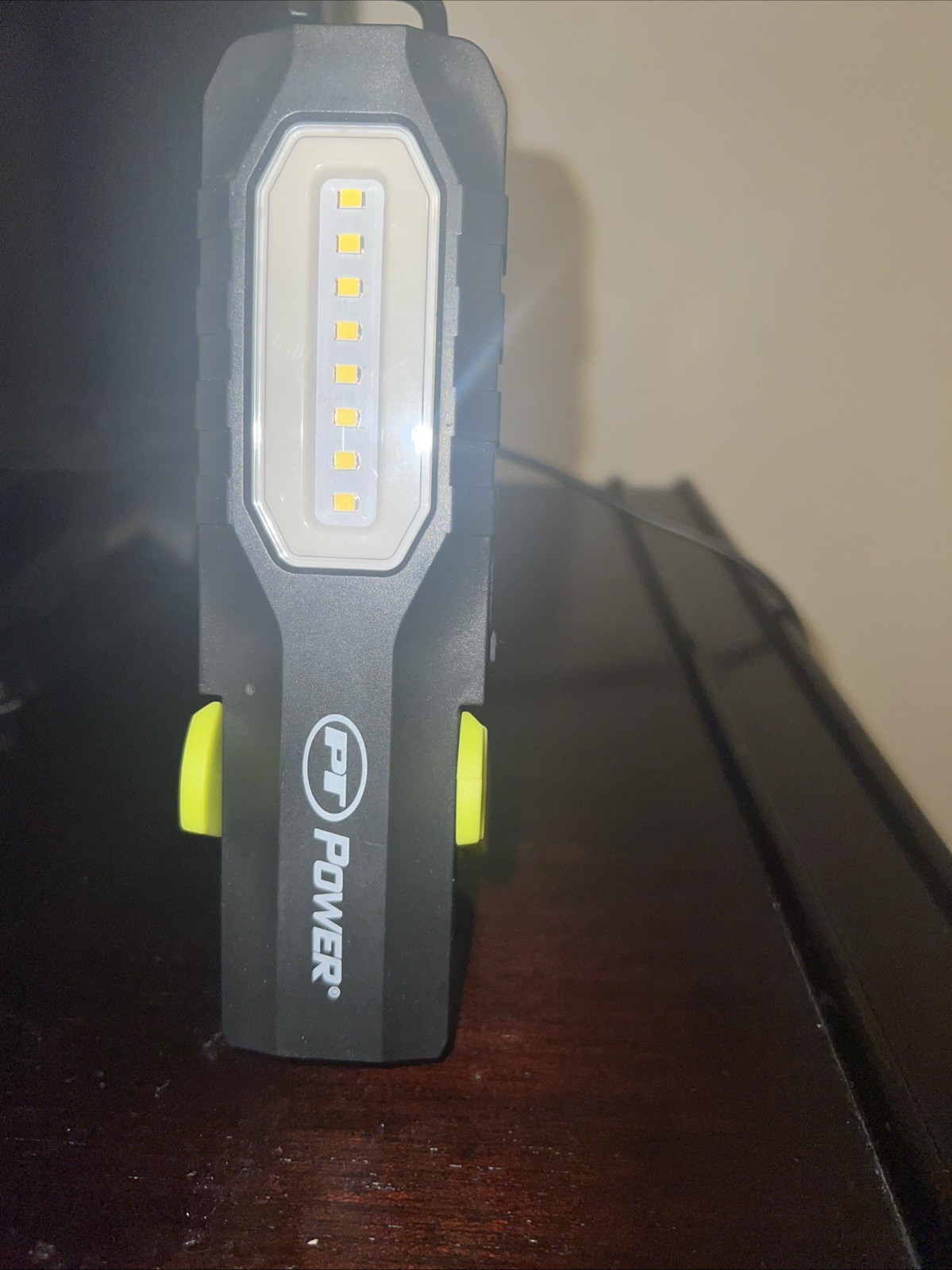 Performance Tool W2685 300+ Lúmenes 2-in -1 Li-ion Work Light