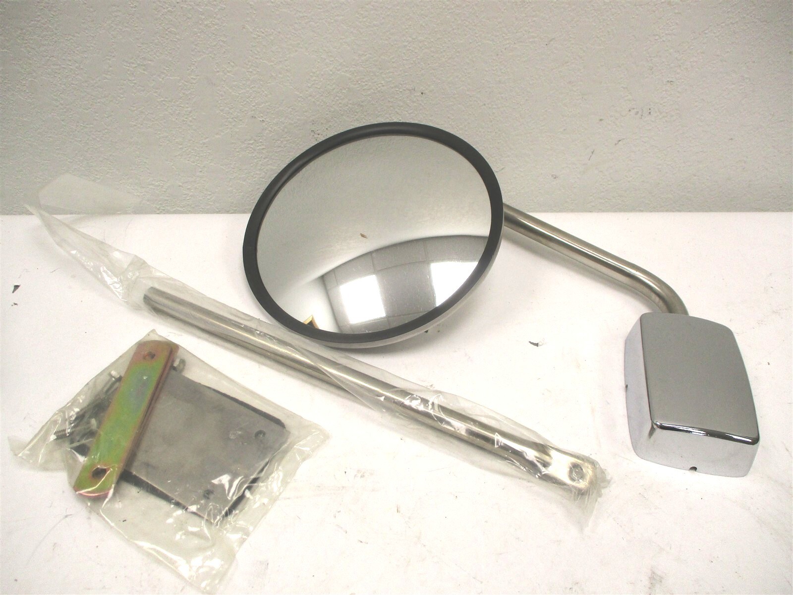 MIR4069 NEW INTERNATIONAL 8 1/2" REARVIEW MIRROR CONVEX STAINLESS WITH BRACKET