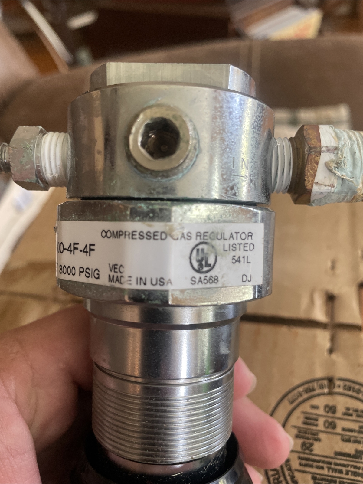 Vec Compressed Gas Regulator Model HPL500-300-4F-4F
