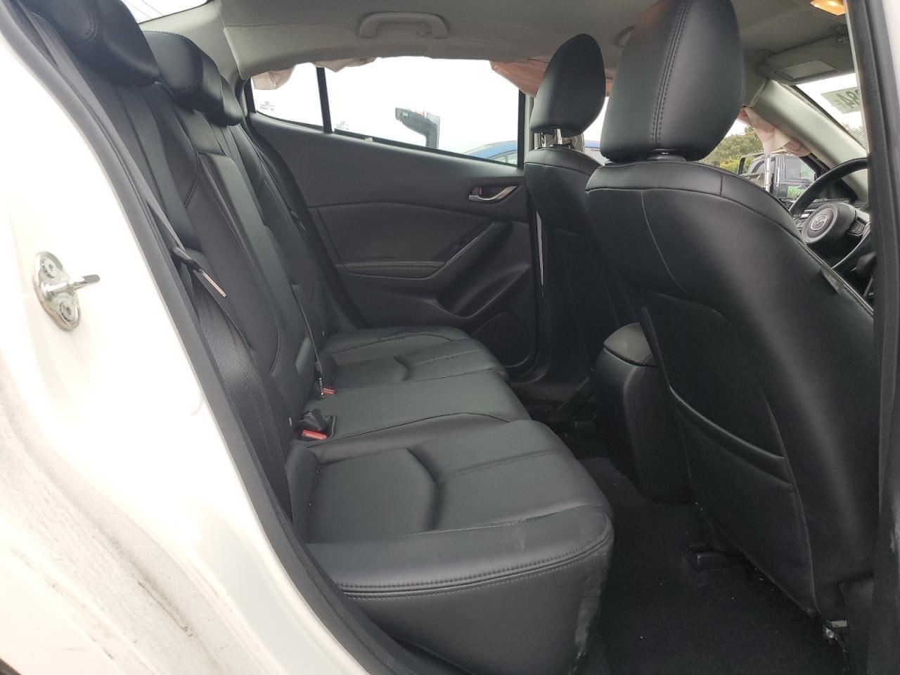 3 2018 Glove Box 4916502
