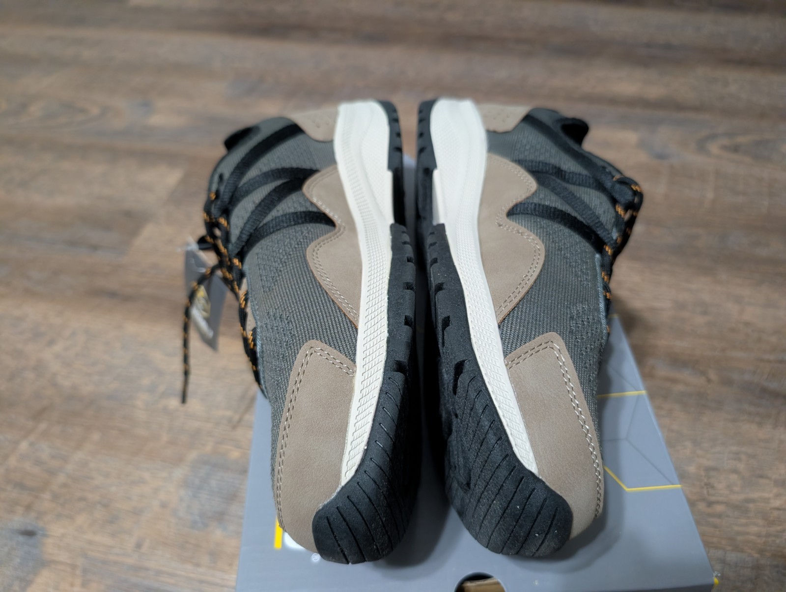 NEW Khombu Cayenne HIKING SHOES MENS 11 TAUPE *NEW IN BOX*