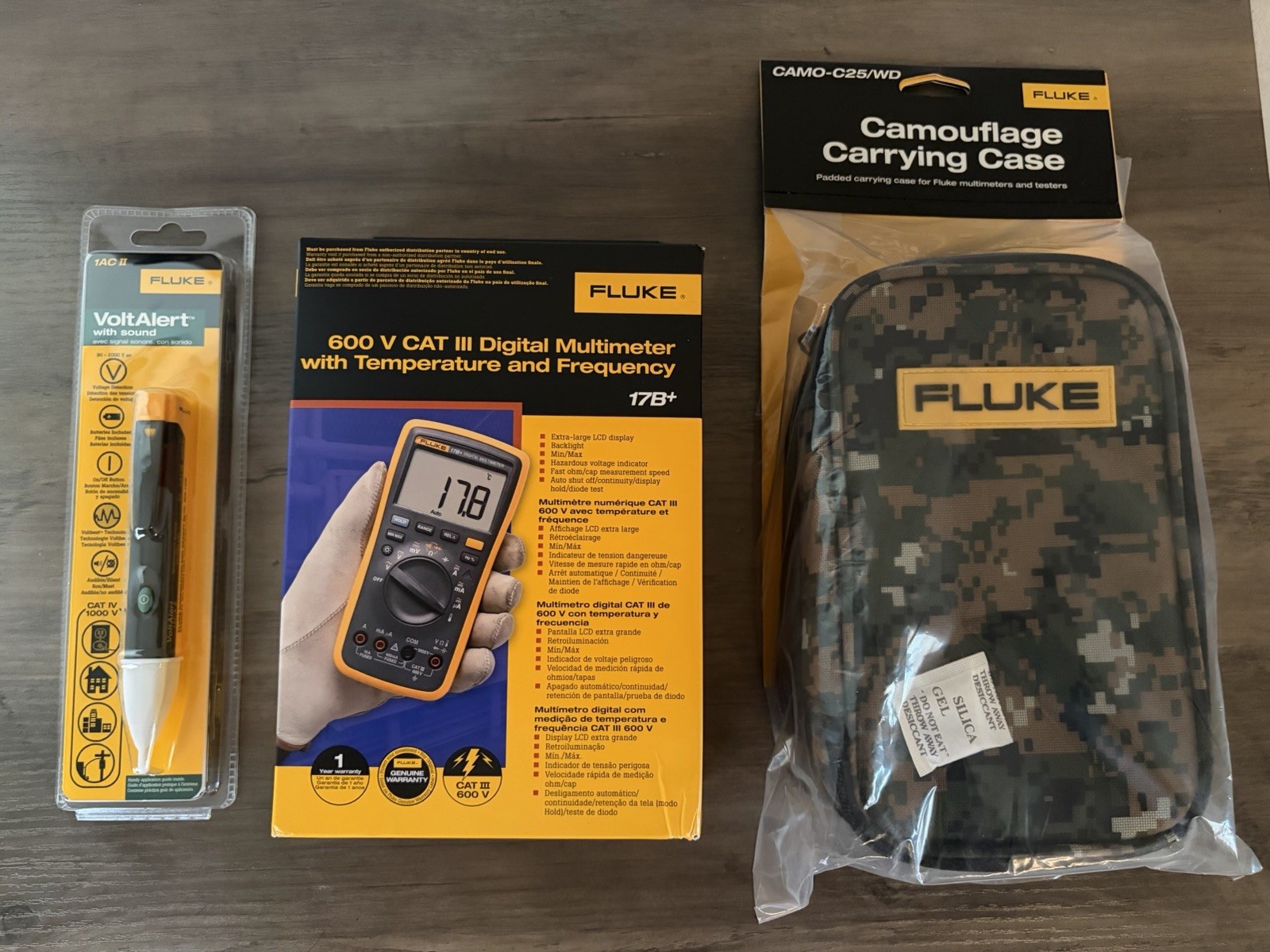 Fluke 17B+ Digital Multimeter and non Contact Voltage Detector W/ Camo Bag Set