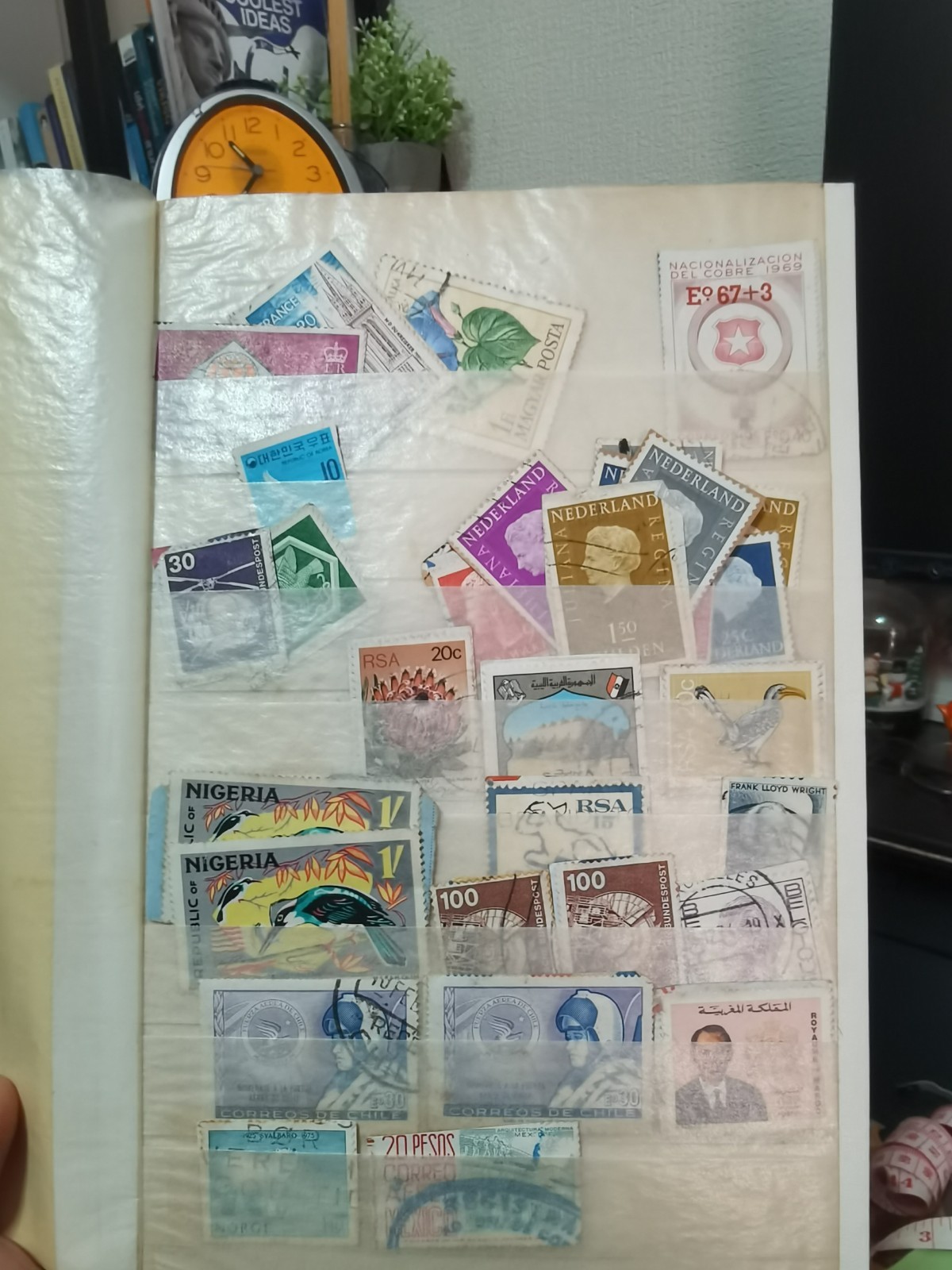 Stamp Collection Stockbook +100 Stamps