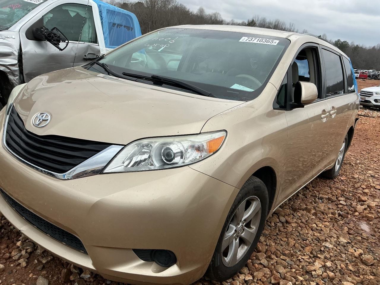 SIENNA 2013 Glove Box 4951419