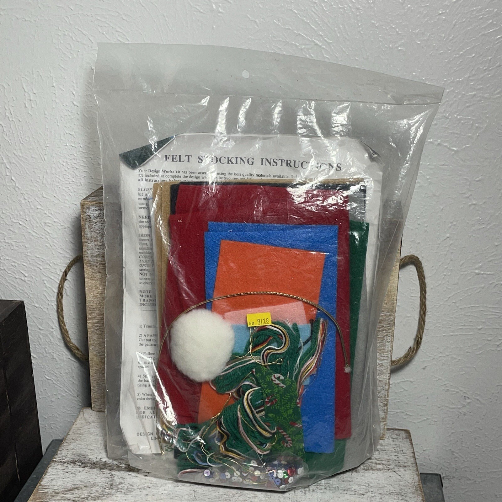 Design Works Crafts Felt Wall Hanging Kit #5109 Frosty Snowman Finishes 18x16"