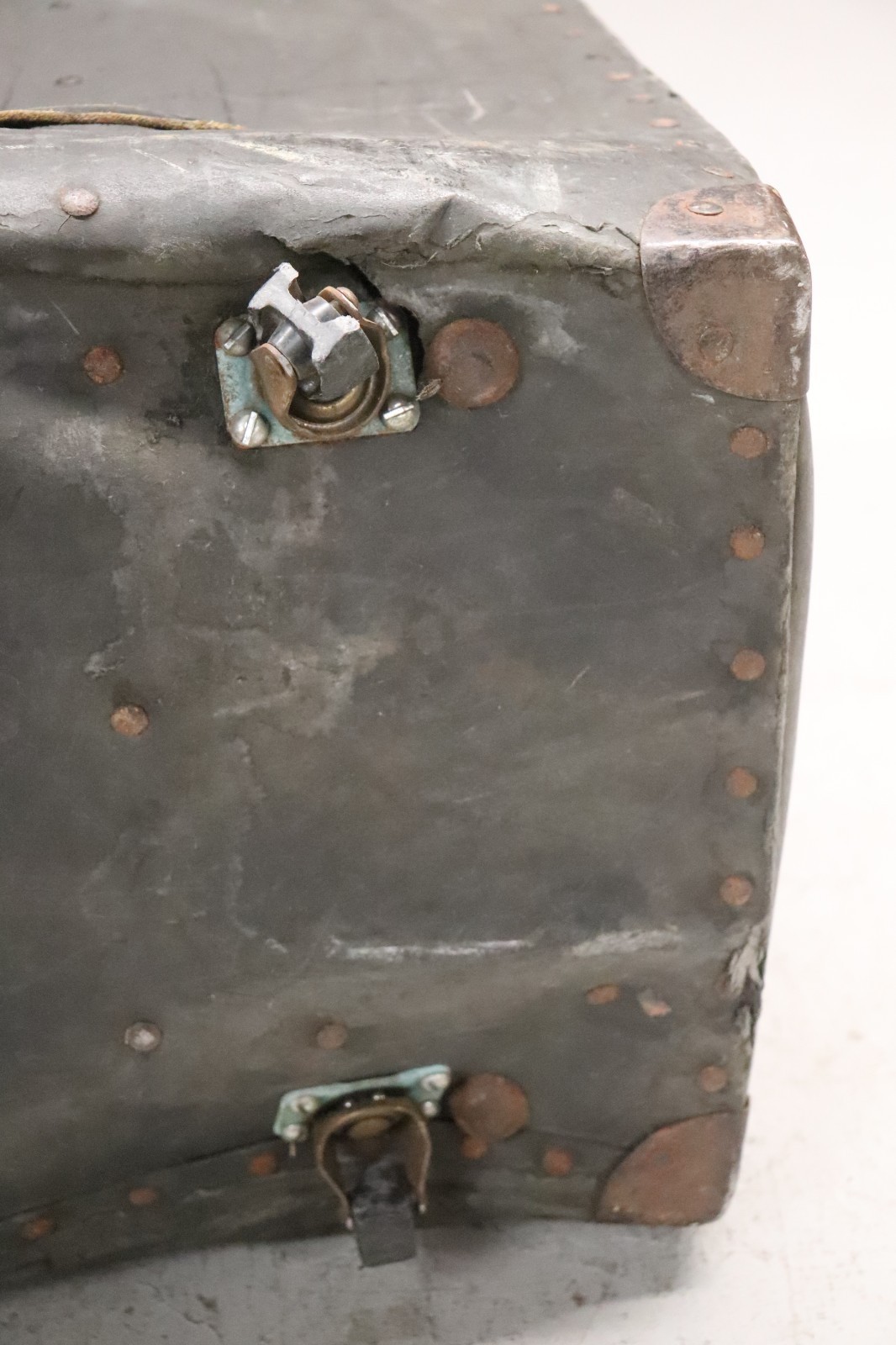 Fiber Hardware Case 23x11x21 Vintage