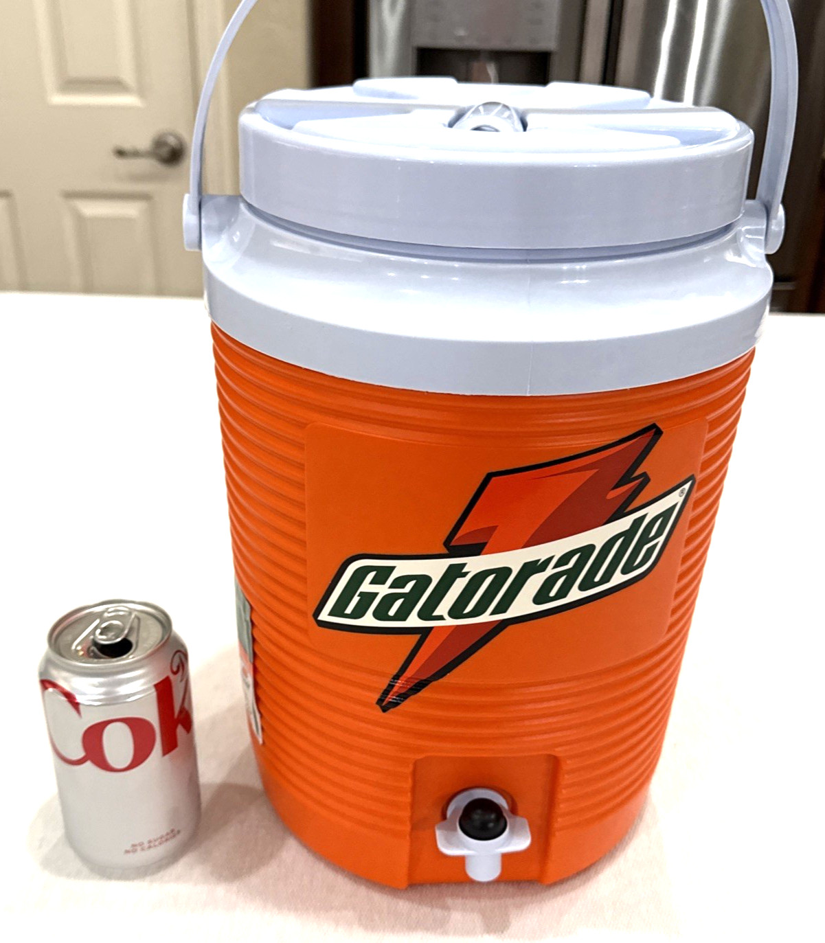 Vintage Rubbermaid Gatorade 2 Gallon Water Jug Cooler Spout with Handle NEW