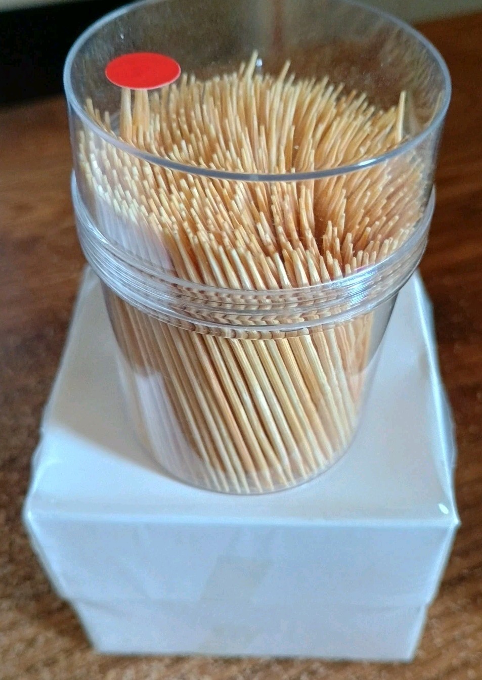Wooden Toothpicks, 2500pcs. With holder     (53)