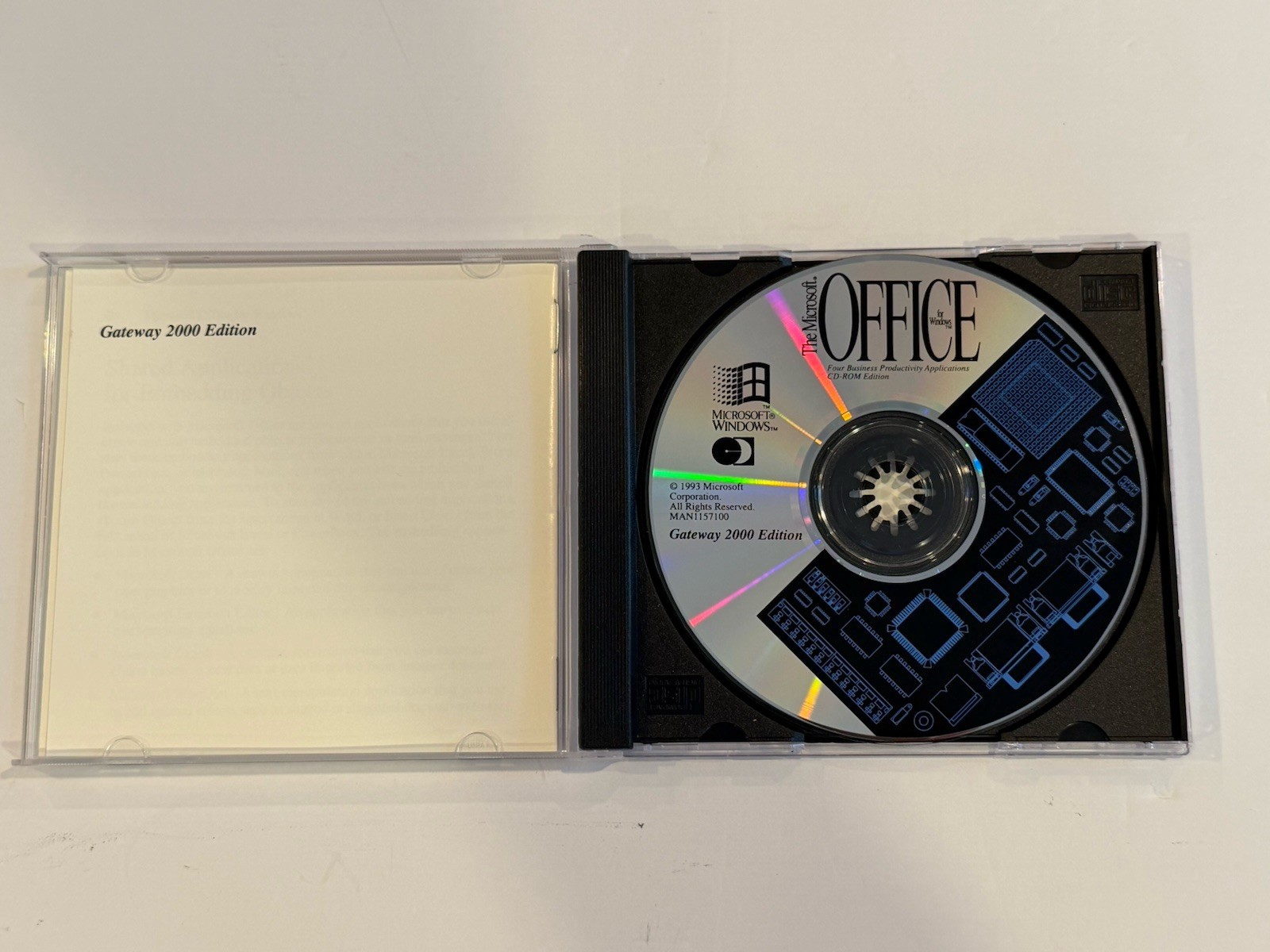 Lot: Microsoft Office 3.0 Gateway Edition & System CD 3.2 (Windows WFW 3.11)