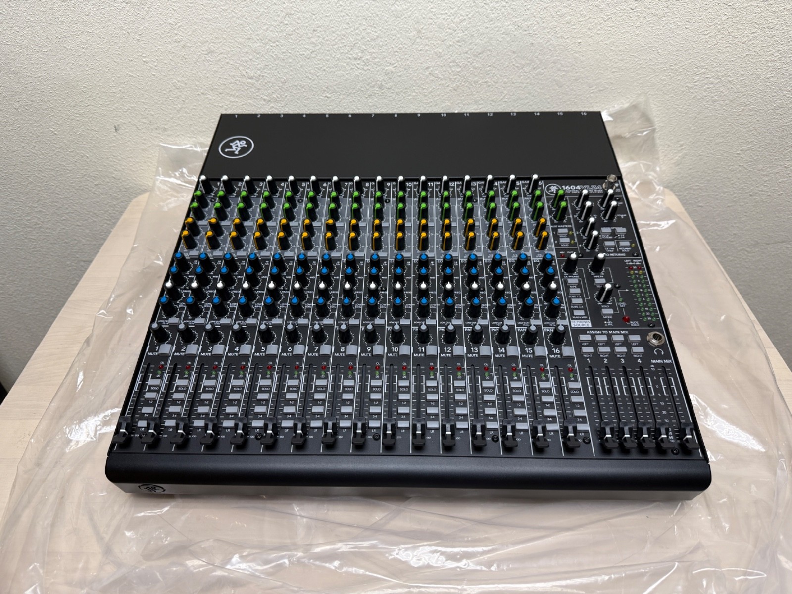 New -  Mackie VLZ4 Series 1604VLZ4 16-Channel/4-Bus Compact Mixer
