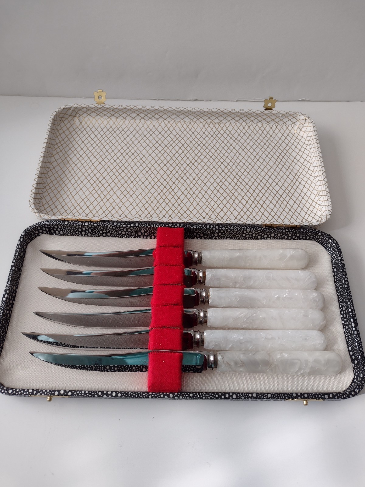 SHEFFIELD TABLE CUTLERY STAINLESS STEEL KNIVES FAUX MOTHER OF PEARL Set of 6