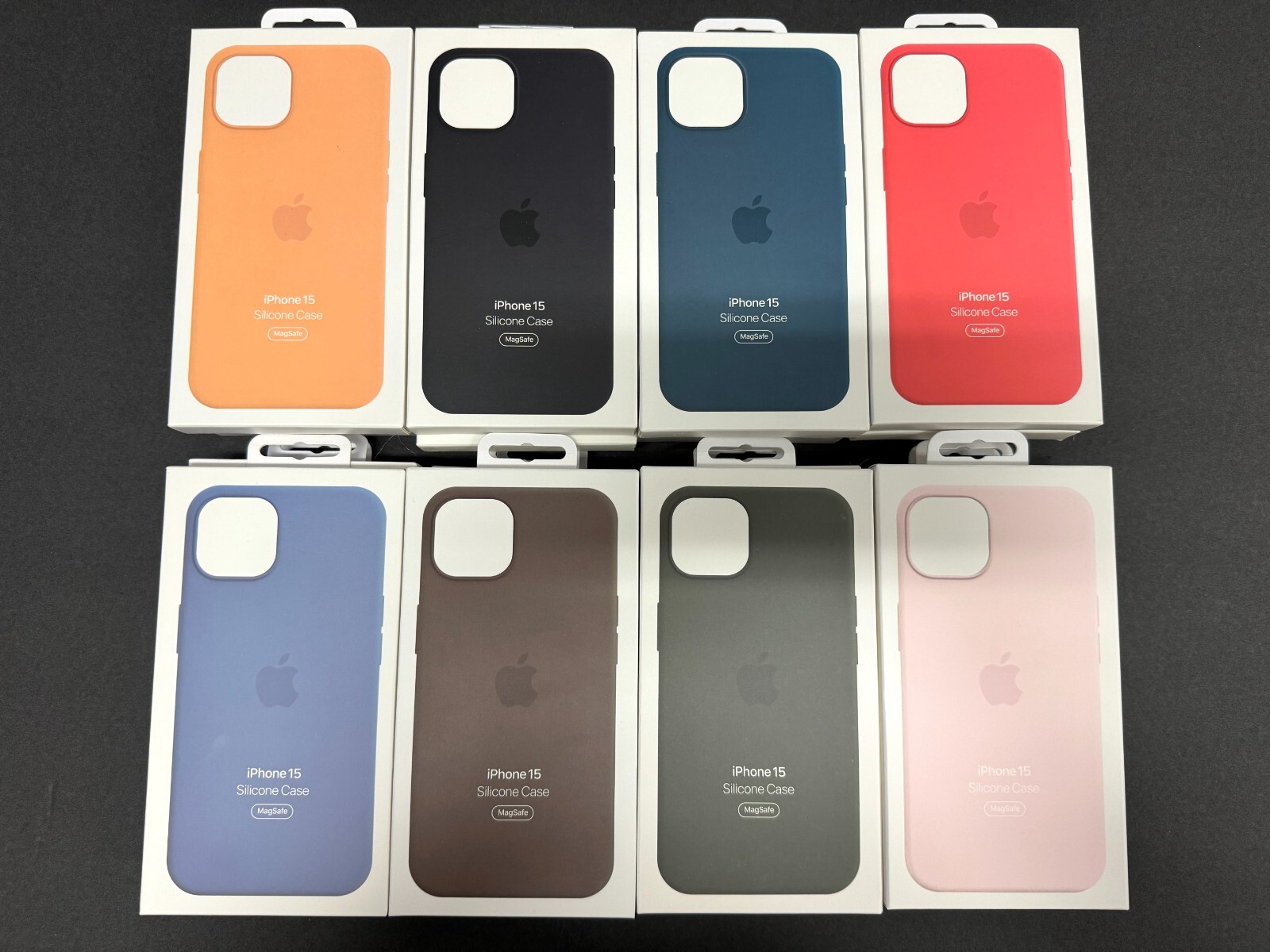Apple Silicone Case w/ MagSafe for iPhone 15 Pop-Up MagSafe Animation