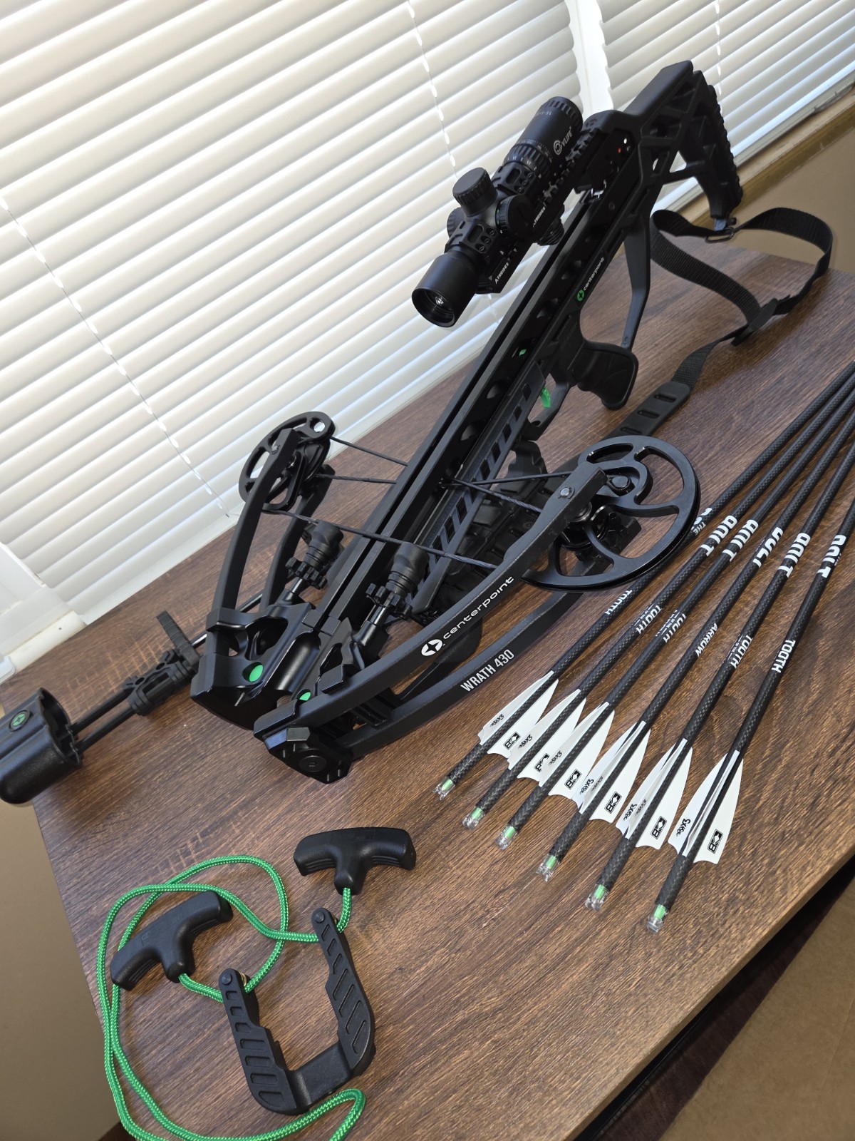 Centerpoint Wrath 430 With crank, Upgraded Scope, And 6 Arrows - Never Fired!!!