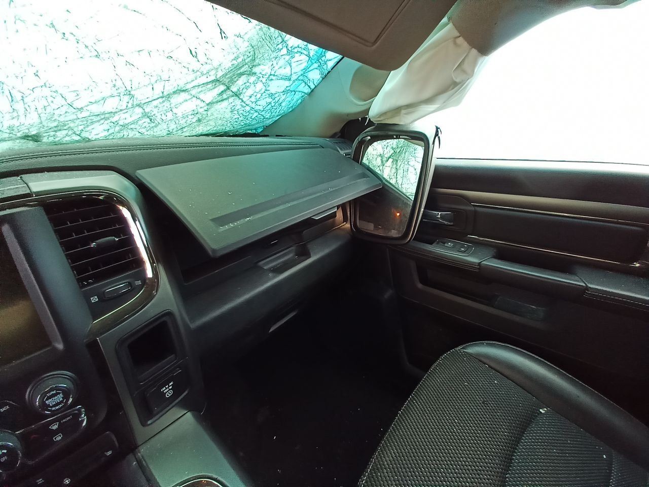 2016 RAM 1500 Air Shutter (12977403