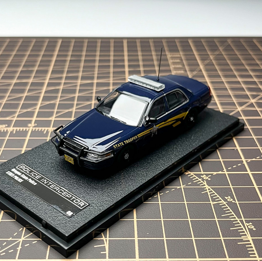 Rollin 1/64 Scale Oregon Police Crown Victoria CV Diecast Alloy Model Car Gifts
