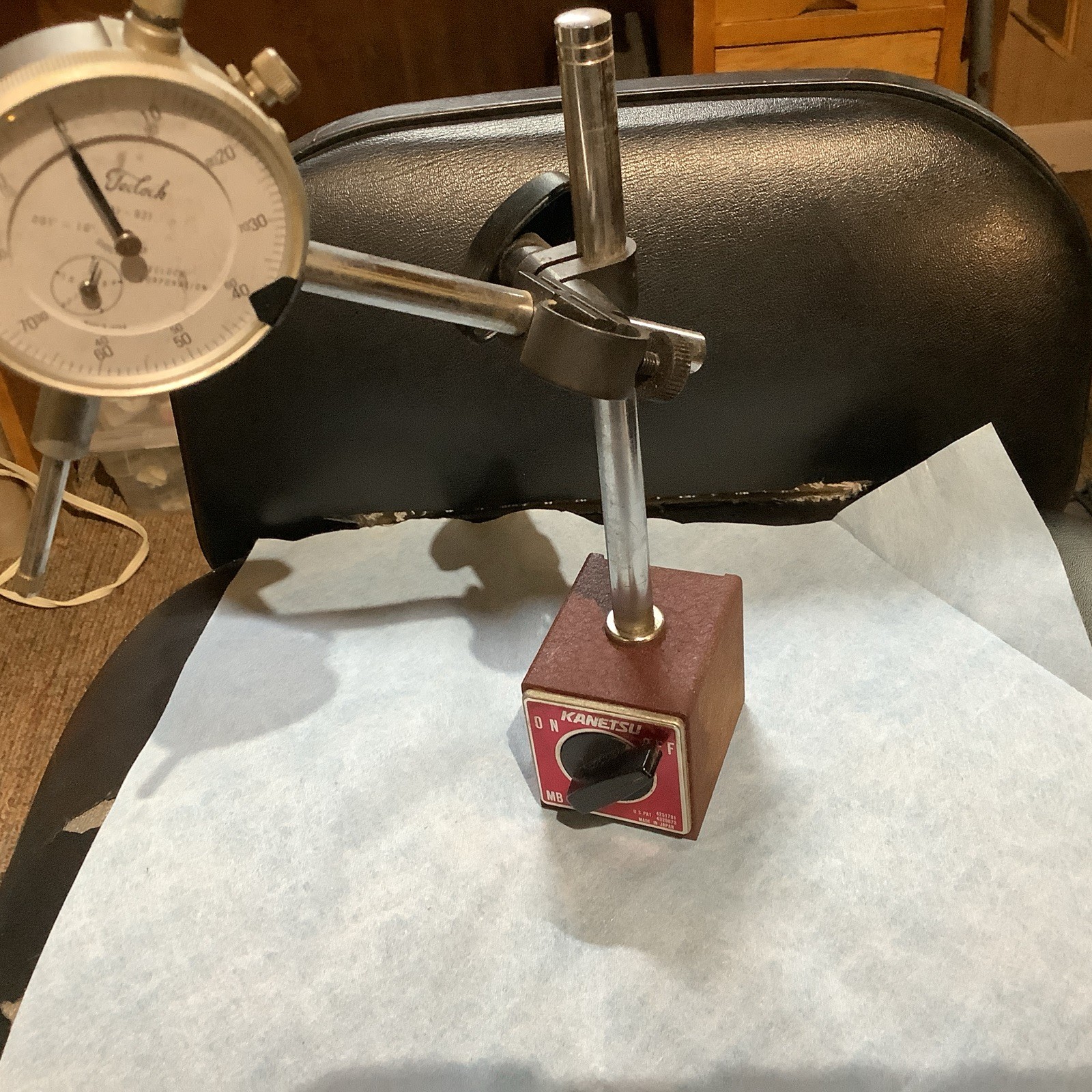 Kanetsu MB-BV Magnetic Base W/Gauge