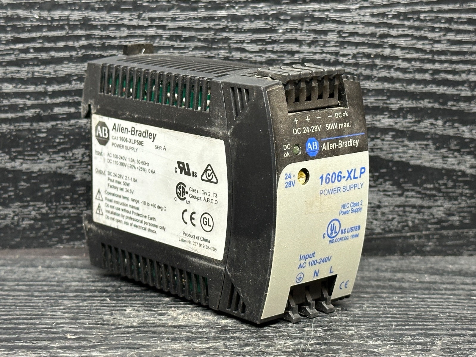 Allen Bradley 1606-XLP50E 1606-XLP Sola AC DC Power Supply 24-28VDC 2.1A 50W DIN