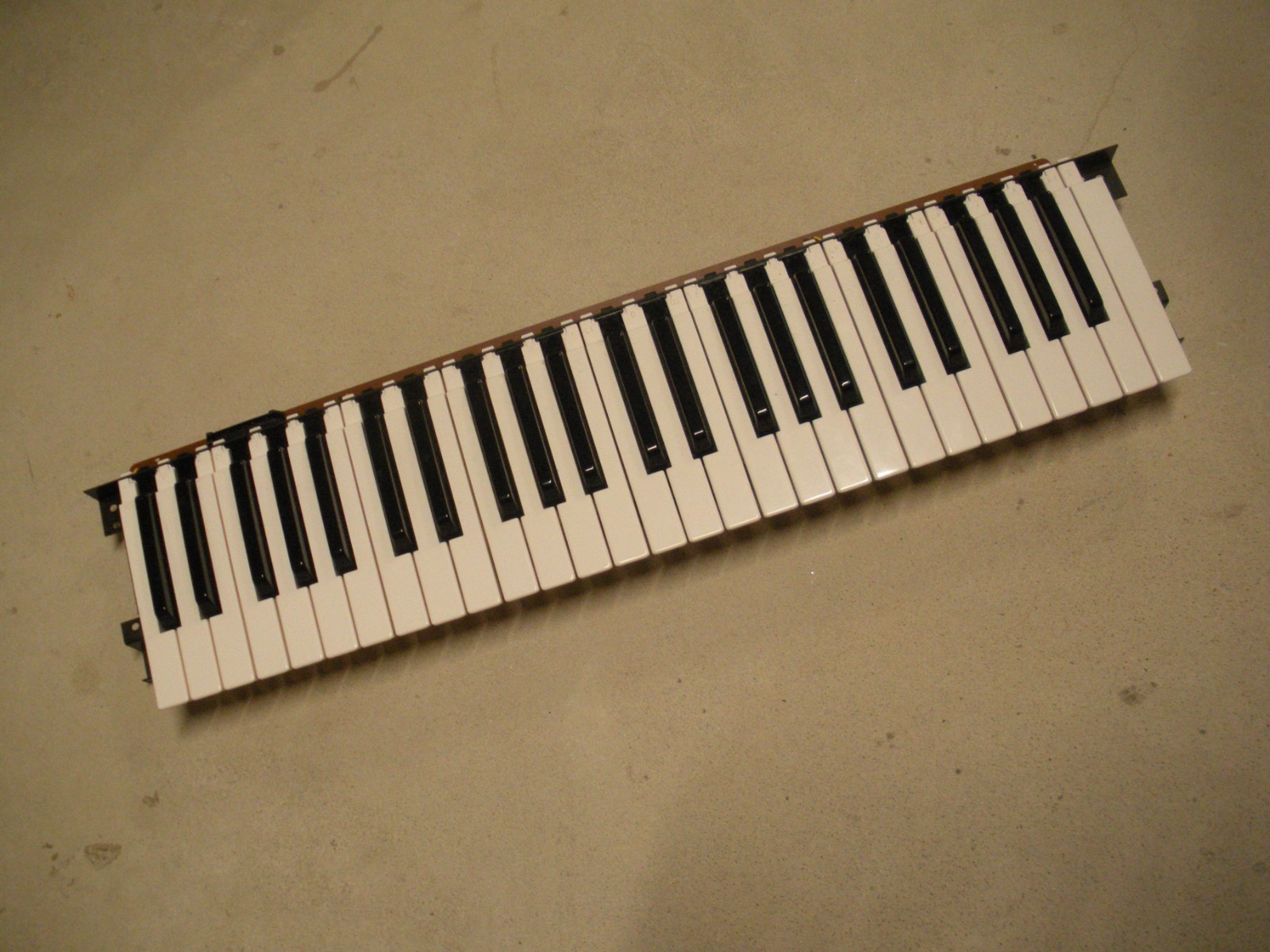 YAMAHA ELECTONE ORGAN PARTS: D85/415   4 Octave 49 note keybed w/keys & contacts