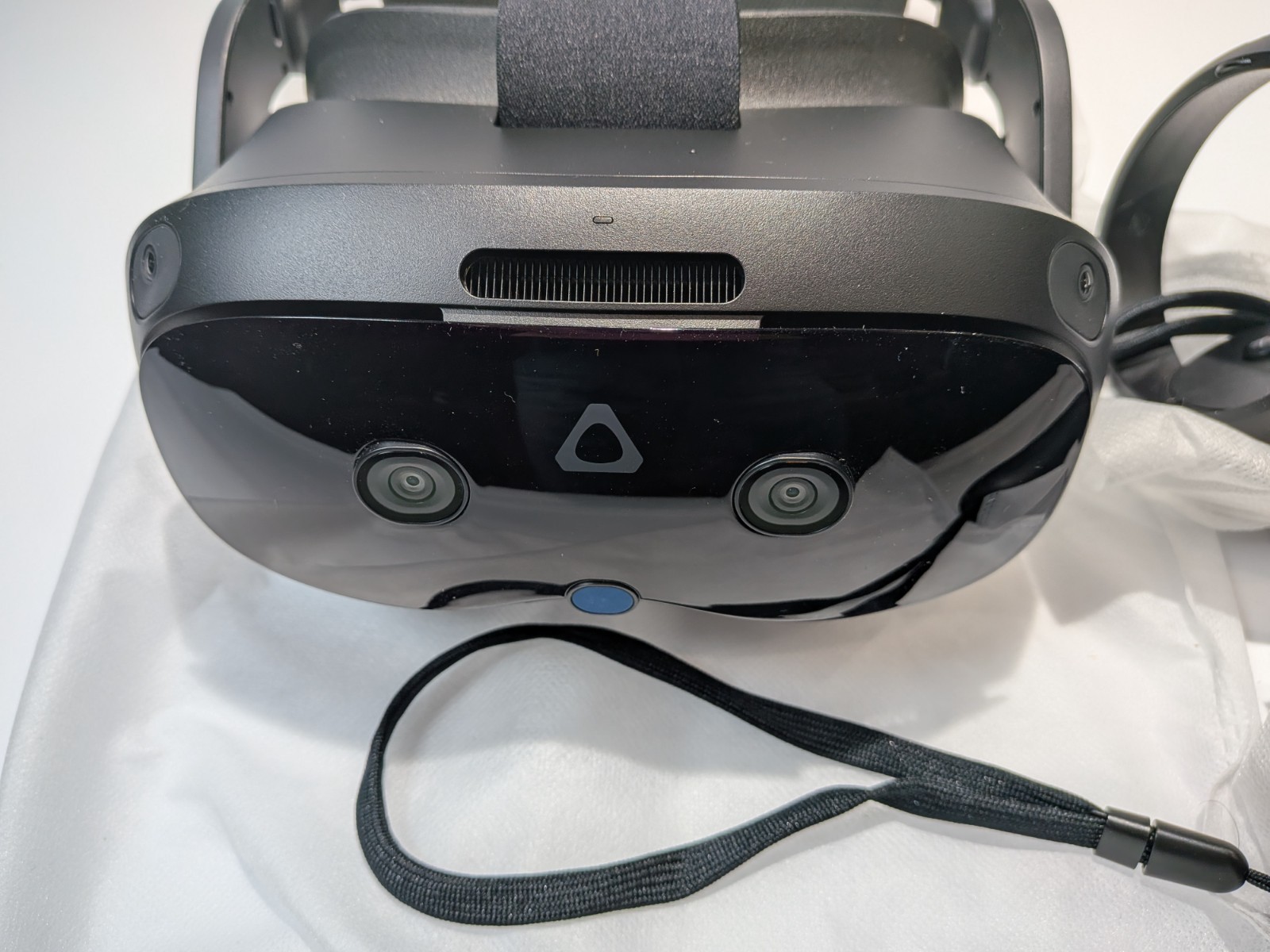 HTC Vive Focus Vision Mixed Reality PC VR Headset with Motion Controllers