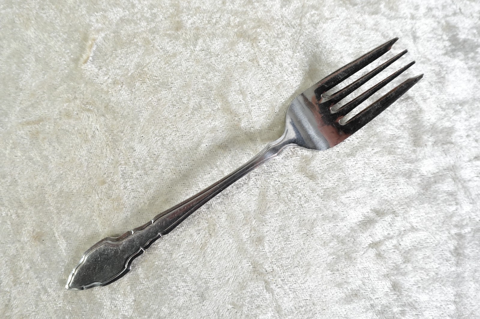 14 Pcs Silhouette Pattern Flatware By International Stainless Satin Handle