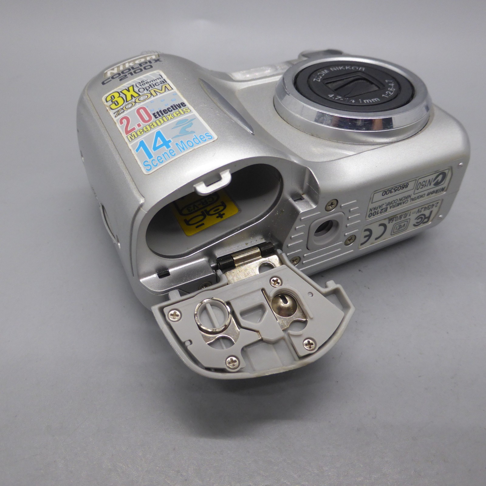 Nikon Digital Camera Coolpix 2100 2.0MP Silver Tested