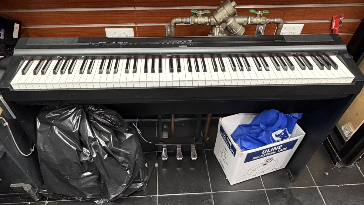 YAMAHA P-125 DIGITAL PIANO (E13006634)