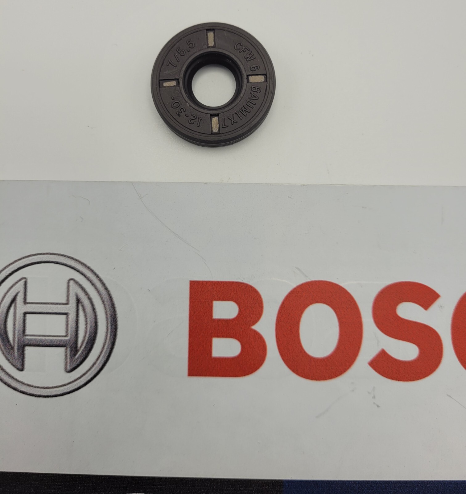 BRAND NEW 1610290066 OIL LIP SEAL BOSCH OEM