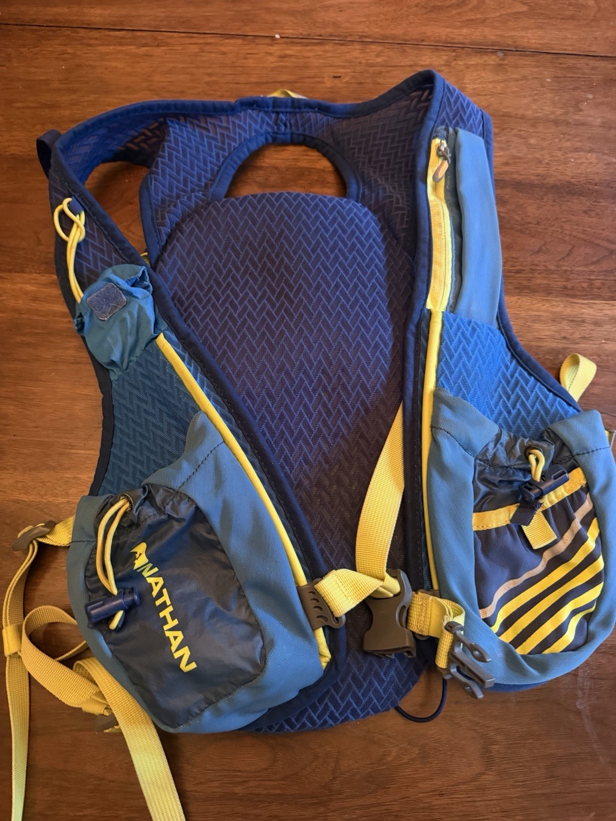 Nathan Hydration Vest For Running Hiking - Unisex Medium