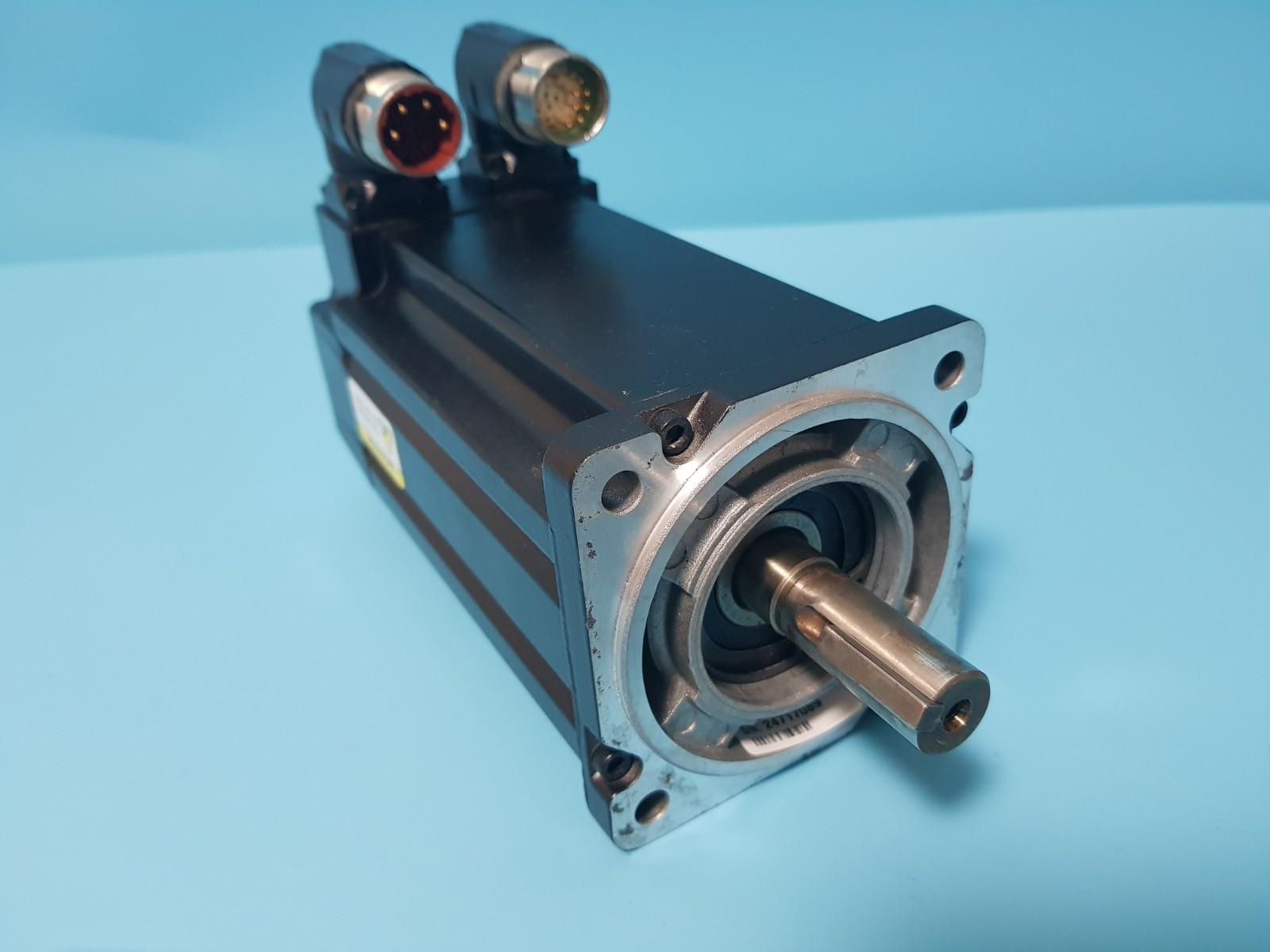 1PC Allen Bradley MP-Series MPL-B330P-SJ72AA SERIES: A Servo Motor PN-12167