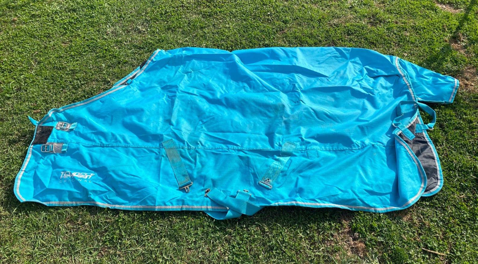 Lightly used 72" turquoise 600d Shire's Tempest waterproof turnout sheet