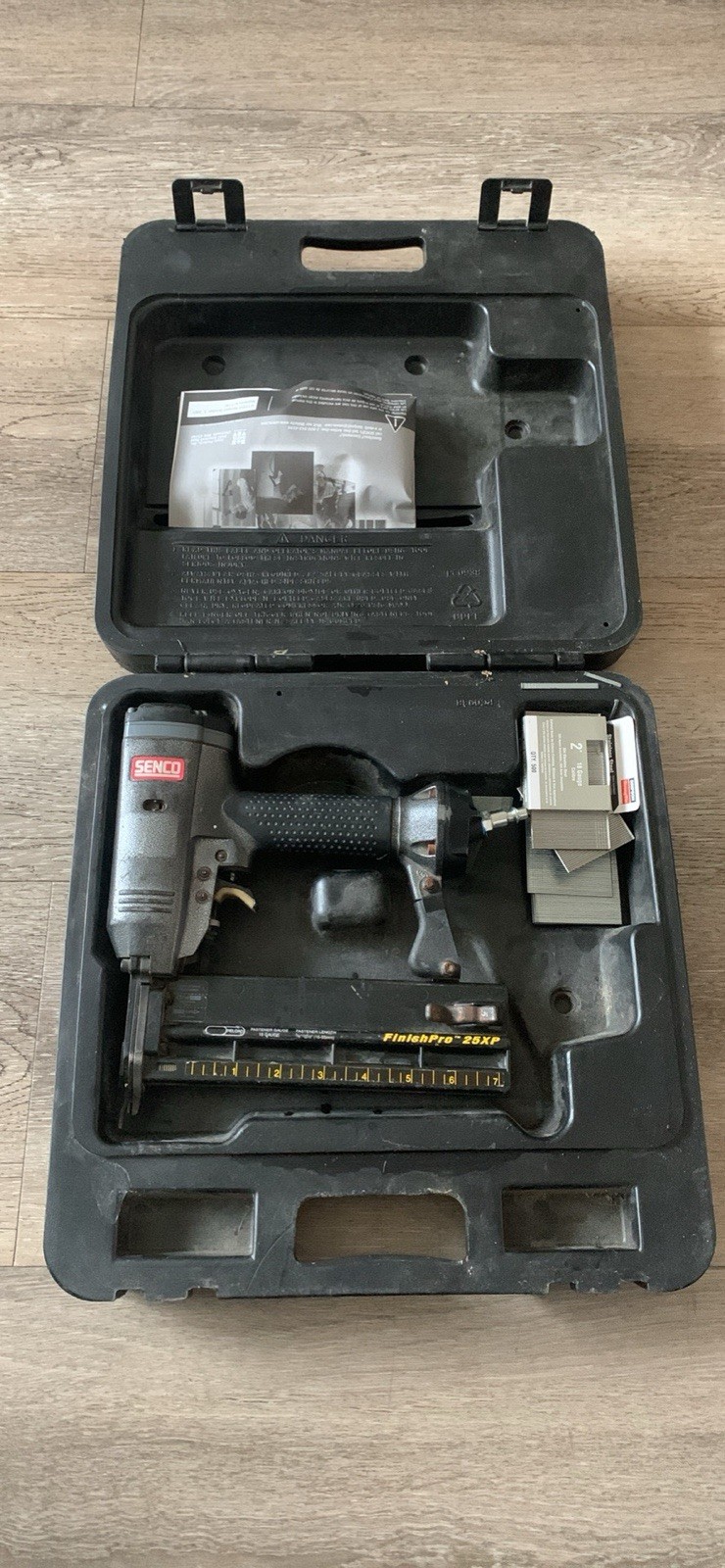 Senco Finish Pro 25 18 Gauge Brad Nailer with Case and Manuals