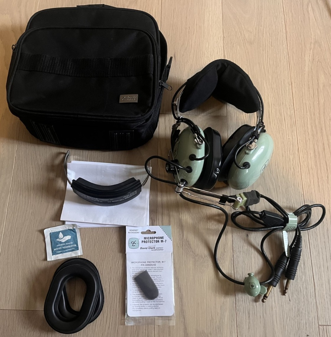 David Clark H10-40 Aviation Headset, M-4 Mic, Gel Ear Cups, Head Cushion, Case