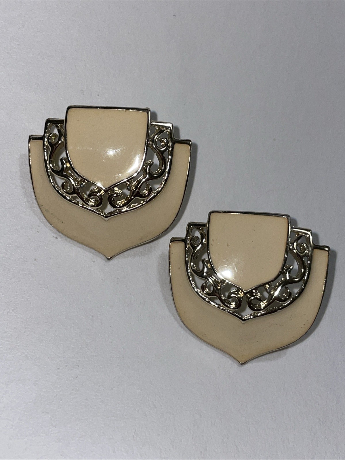 Enamelled beige earrings vintage 1980s  earrings cut-out design