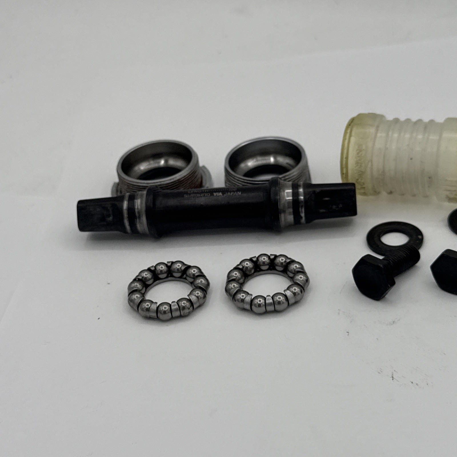 Bottom bracket spindle Bottom Bracket Shimano Santé 1900100 - BB-5000 68×108mm